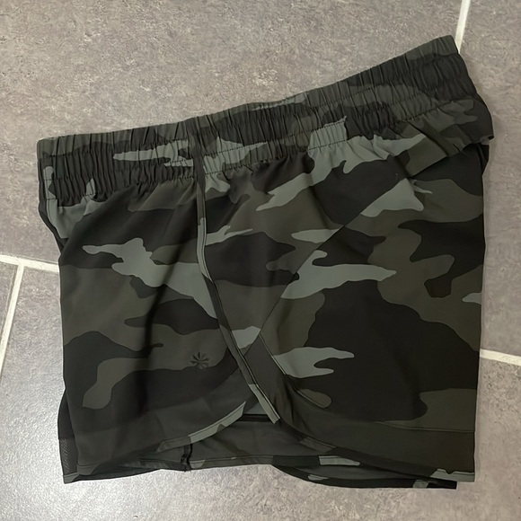 Athleta Printed Mesh Run Racer Short size Extra Small - Picture 8 of 9